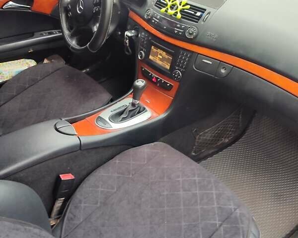 Черный Мерседес Е-Класс, объемом двигателя 1.8 л и пробегом 399 тыс. км за 6800 $, фото 6 на Automoto.ua