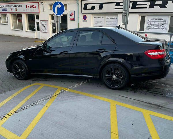 Черный Мерседес Е-Класс, объемом двигателя 2.1 л и пробегом 370 тыс. км за 11500 $, фото 5 на Automoto.ua