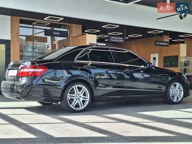 Черный Мерседес Е-Класс, объемом двигателя 5.5 л и пробегом 201 тыс. км за 16300 $, фото 7 на Automoto.ua