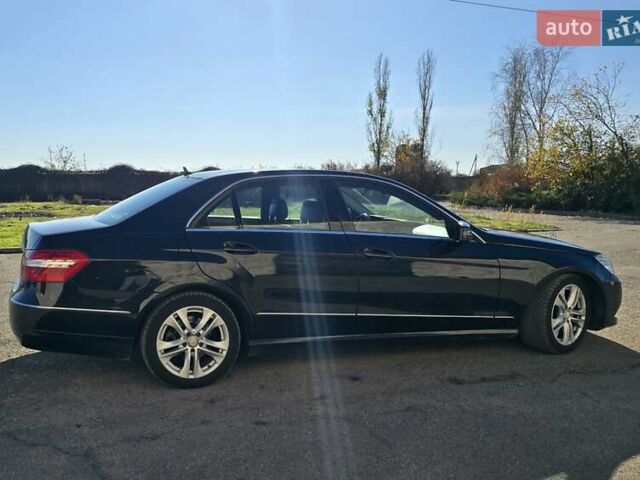 Чорний Мерседес Е-Клас, об'ємом двигуна 2.1 л та пробігом 309 тис. км за 9900 $, фото 1 на Automoto.ua
