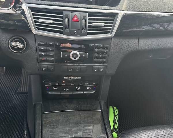 Чорний Мерседес Е-Клас, об'ємом двигуна 3 л та пробігом 324 тис. км за 11999 $, фото 24 на Automoto.ua