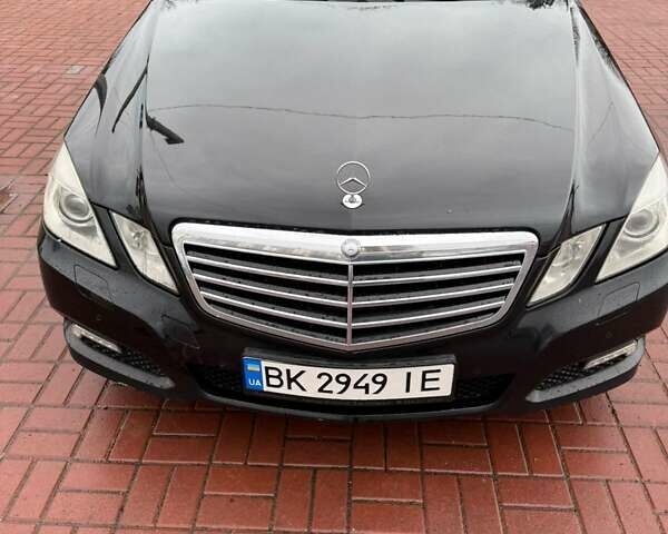 Черный Мерседес Е-Класс, объемом двигателя 2.2 л и пробегом 262 тыс. км за 10500 $, фото 3 на Automoto.ua