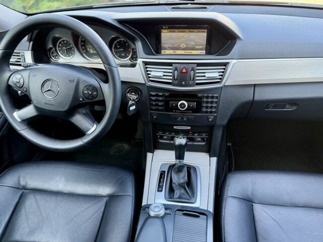 Черный Мерседес Е-Класс, объемом двигателя 2.1 л и пробегом 300 тыс. км за 12700 $, фото 12 на Automoto.ua