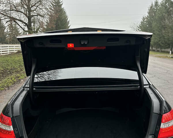 Черный Мерседес Е-Класс, объемом двигателя 2.2 л и пробегом 230 тыс. км за 11400 $, фото 13 на Automoto.ua