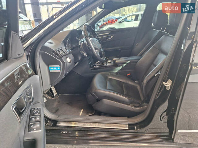 Черный Мерседес Е-Класс, объемом двигателя 5.5 л и пробегом 201 тыс. км за 16300 $, фото 19 на Automoto.ua