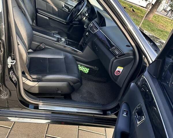 Чорний Мерседес Е-Клас, об'ємом двигуна 3 л та пробігом 324 тис. км за 11999 $, фото 15 на Automoto.ua