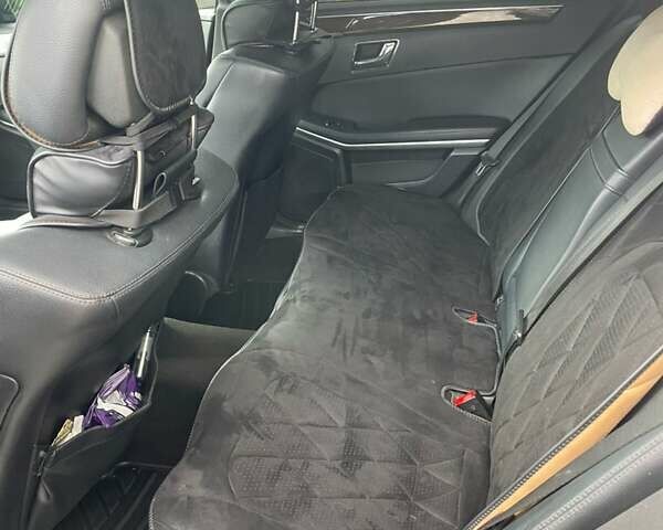 Черный Мерседес Е-Класс, объемом двигателя 2.2 л и пробегом 330 тыс. км за 10500 $, фото 10 на Automoto.ua