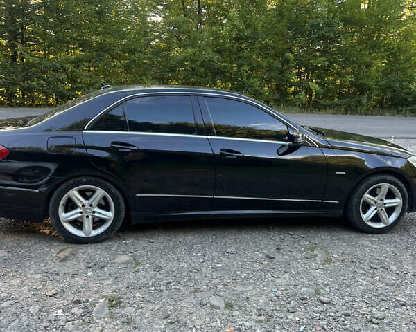 Мерседес Е-Класс 2009 в Тячеве на Automoto.ua Черный Мерседес Е-Класс, объемом двигателя 2.99 л и пробегом 314 тыс. км за 11300 $, фото 8 на Automoto.ua