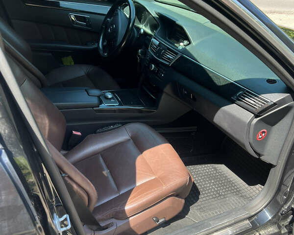 Чорний Мерседес Е-Клас, об'ємом двигуна 2.99 л та пробігом 314 тис. км за 11000 $, фото 19 на Automoto.ua