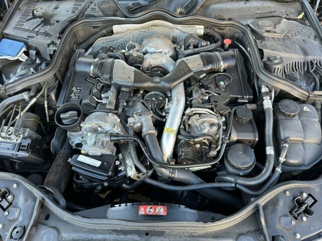 Черный Мерседес Е-Класс, объемом двигателя 3 л и пробегом 378 тыс. км за 10000 $, фото 9 на Automoto.ua