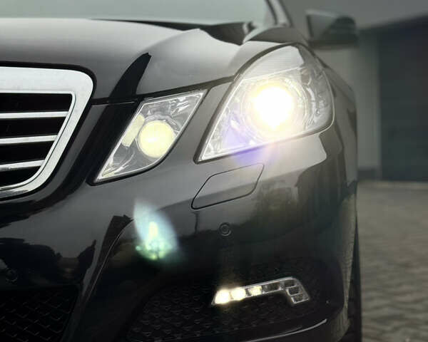 Черный Мерседес Е-Класс, объемом двигателя 2.2 л и пробегом 330 тыс. км за 13500 $, фото 5 на Automoto.ua