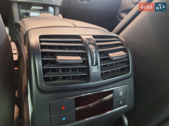 Черный Мерседес Е-Класс, объемом двигателя 5.5 л и пробегом 201 тыс. км за 16300 $, фото 24 на Automoto.ua