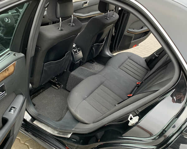 Черный Мерседес Е-Класс, объемом двигателя 2.2 л и пробегом 264 тыс. км за 10500 $, фото 8 на Automoto.ua