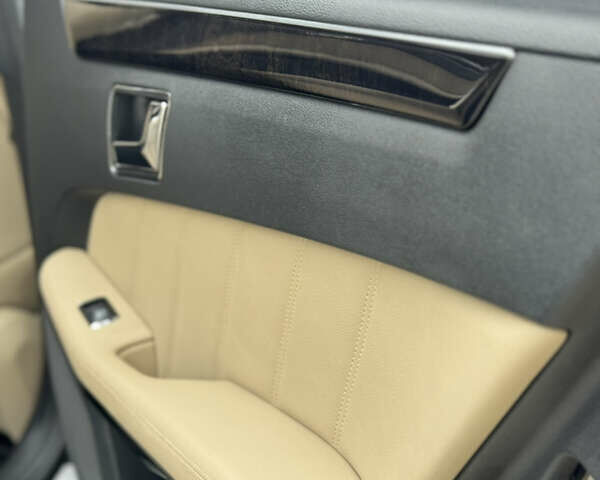 Чорний Мерседес Е-Клас, об'ємом двигуна 2.14 л та пробігом 337 тис. км за 12250 $, фото 56 на Automoto.ua