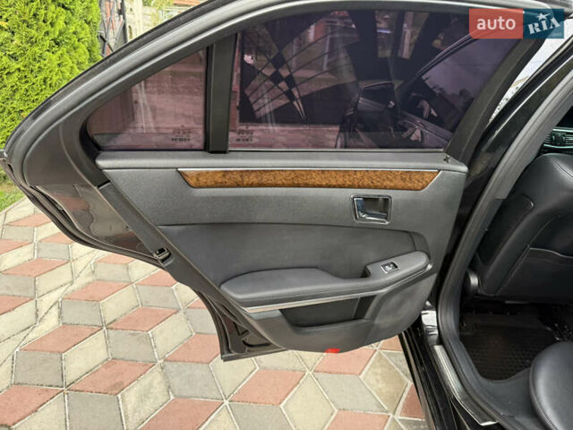 Чорний Мерседес Е-Клас, об'ємом двигуна 2.2 л та пробігом 280 тис. км за 9999 $, фото 37 на Automoto.ua