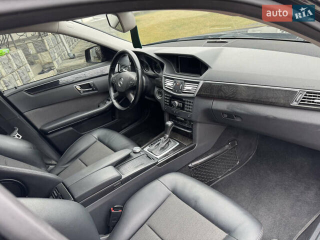 Мерседес Е-Класс 2009 в Черновцах на Automoto.ua Черный Мерседес Е-Класс, объемом двигателя 2.2 л и пробегом 265 тыс. км за 8300 $, фото 11 на Automoto.ua