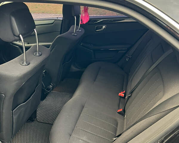 Черный Мерседес Е-Класс, объемом двигателя 2.2 л и пробегом 320 тыс. км за 12500 $, фото 23 на Automoto.ua