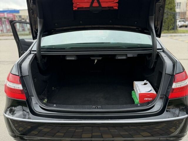 Чорний Мерседес Е-Клас, об'ємом двигуна 2.1 л та пробігом 310 тис. км за 10499 $, фото 4 на Automoto.ua