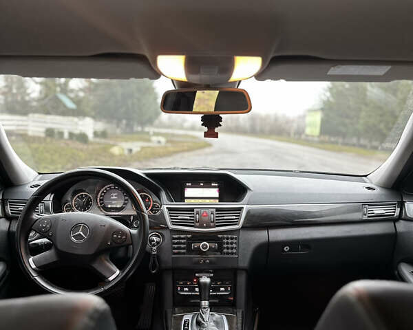 Черный Мерседес Е-Класс, объемом двигателя 2.2 л и пробегом 230 тыс. км за 11400 $, фото 6 на Automoto.ua