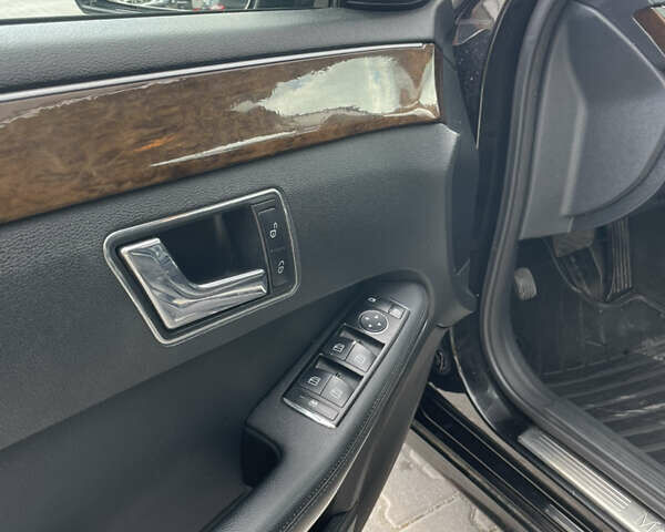 Черный Мерседес Е-Класс, объемом двигателя 2.2 л и пробегом 330 тыс. км за 10500 $, фото 9 на Automoto.ua