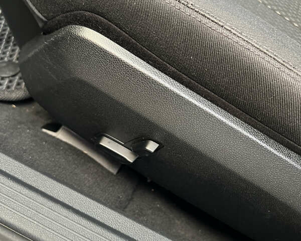 Черный Мерседес Е-Класс, объемом двигателя 2.2 л и пробегом 320 тыс. км за 12300 $, фото 33 на Automoto.ua