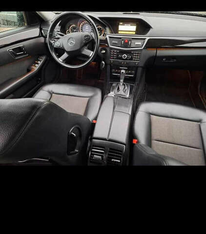 Черный Мерседес Е-Класс, объемом двигателя 2.1 л и пробегом 370 тыс. км за 11500 $, фото 3 на Automoto.ua