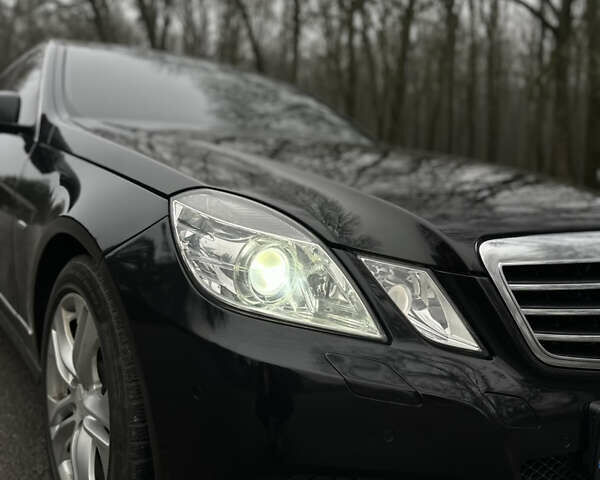 Черный Мерседес Е-Класс, объемом двигателя 2.2 л и пробегом 230 тыс. км за 11400 $, фото 2 на Automoto.ua