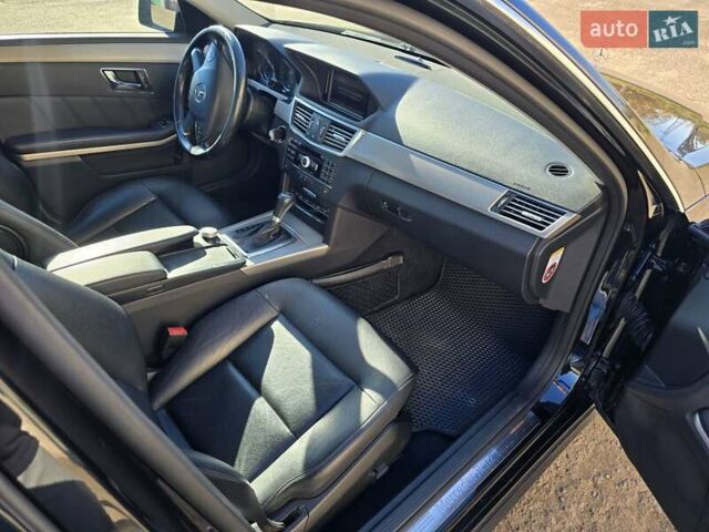 Чорний Мерседес Е-Клас, об'ємом двигуна 2.1 л та пробігом 309 тис. км за 9900 $, фото 5 на Automoto.ua
