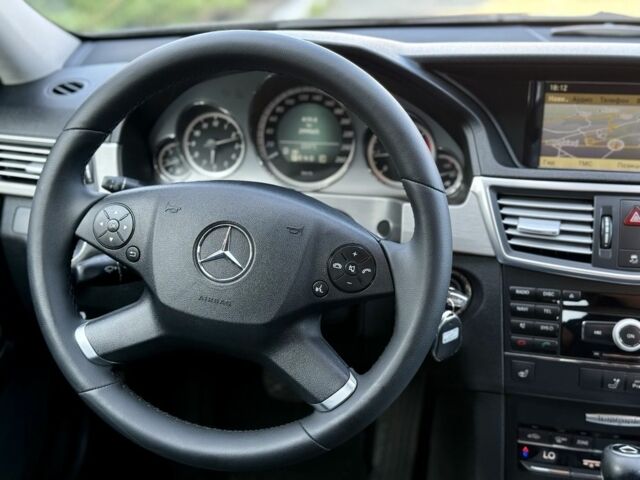 Черный Мерседес Е-Класс, объемом двигателя 2.1 л и пробегом 300 тыс. км за 12700 $, фото 15 на Automoto.ua