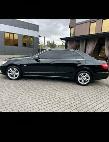 Черный Мерседес Е-Класс, объемом двигателя 2.2 л и пробегом 262 тыс. км за 10500 $, фото 7 на Automoto.ua