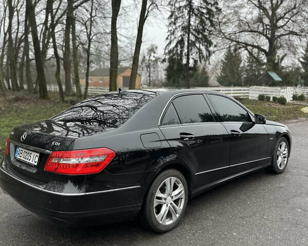 Черный Мерседес Е-Класс, объемом двигателя 2.2 л и пробегом 230 тыс. км за 11400 $, фото 5 на Automoto.ua