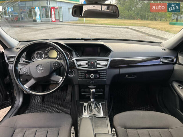 Черный Мерседес Е-Класс, объемом двигателя 2.2 л и пробегом 320 тыс. км за 12500 $, фото 16 на Automoto.ua