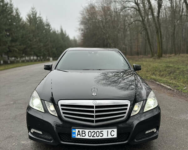 Черный Мерседес Е-Класс, объемом двигателя 2.2 л и пробегом 230 тыс. км за 11400 $, фото 1 на Automoto.ua