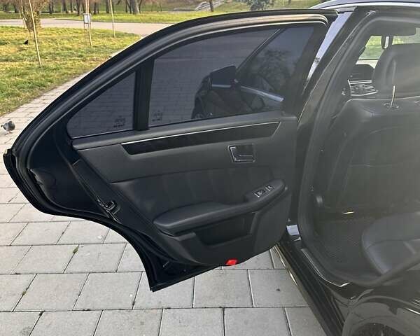 Чорний Мерседес Е-Клас, об'ємом двигуна 3 л та пробігом 324 тис. км за 11999 $, фото 18 на Automoto.ua