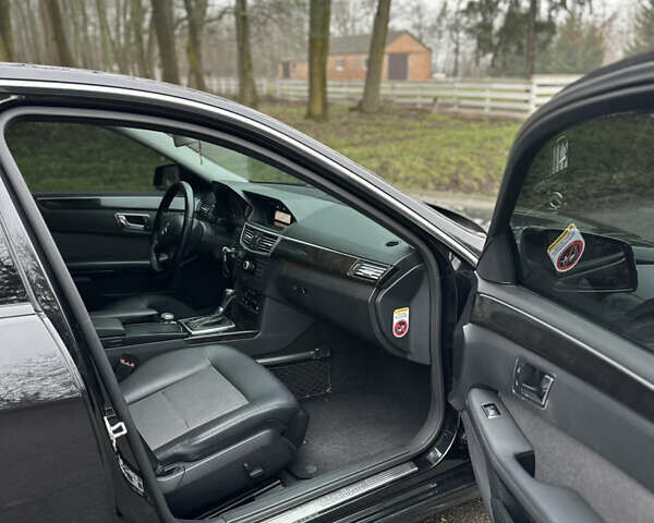 Черный Мерседес Е-Класс, объемом двигателя 2.2 л и пробегом 230 тыс. км за 11400 $, фото 12 на Automoto.ua