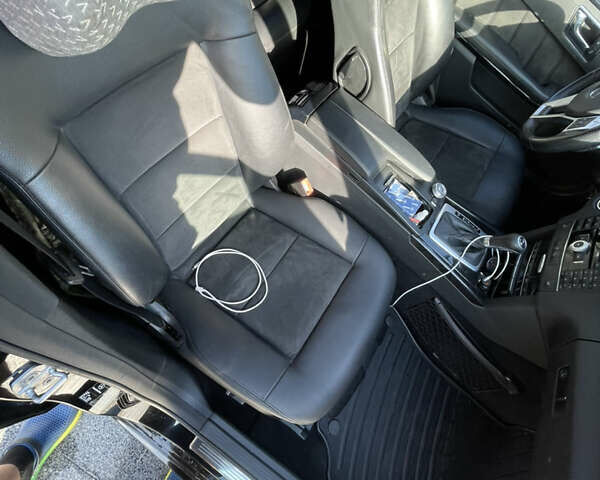 Черный Мерседес Е-Класс, объемом двигателя 2.2 л и пробегом 260 тыс. км за 10800 $, фото 12 на Automoto.ua