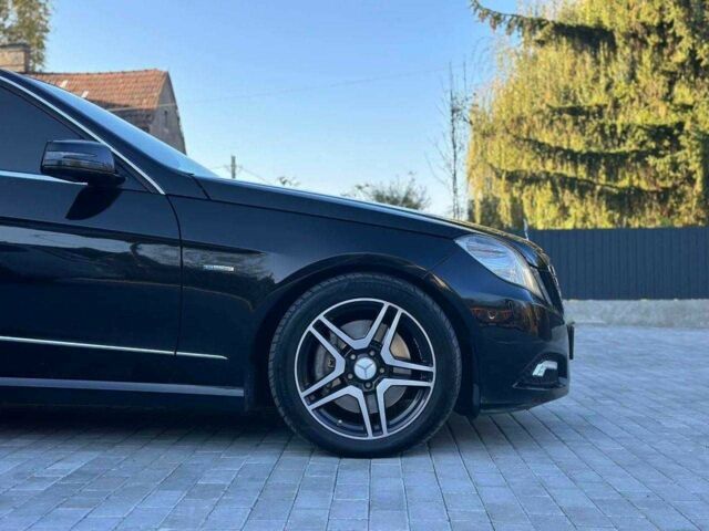 Чорний Мерседес Е-Клас, об'ємом двигуна 3 л та пробігом 218 тис. км за 15000 $, фото 5 на Automoto.ua