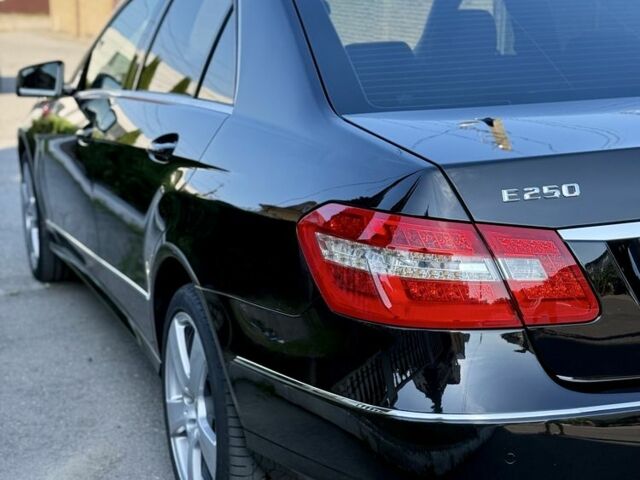 Черный Мерседес Е-Класс, объемом двигателя 2.1 л и пробегом 300 тыс. км за 12700 $, фото 6 на Automoto.ua