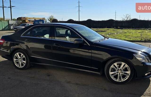 Чорний Мерседес Е-Клас, об'ємом двигуна 2.1 л та пробігом 309 тис. км за 9900 $, фото 2 на Automoto.ua