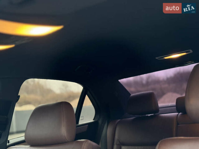 Черный Мерседес Е-Класс, объемом двигателя 2.2 л и пробегом 330 тыс. км за 13500 $, фото 22 на Automoto.ua