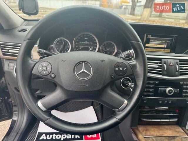 Чорний Мерседес Е-Клас, об'ємом двигуна 3 л та пробігом 241 тис. км за 10190 $, фото 23 на Automoto.ua