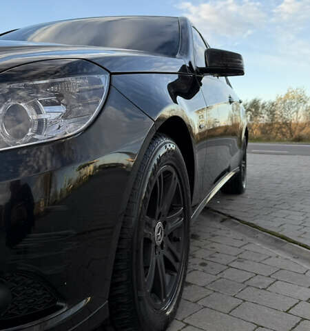 Черный Мерседес Е-Класс, объемом двигателя 2.2 л и пробегом 305 тыс. км за 10000 $, фото 1 на Automoto.ua