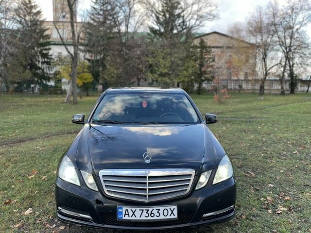 Мерседес Е-Клас 2010 у Чугуеве на Automoto.ua Чорний Мерседес Е-Клас, об'ємом двигуна 2.1 л та пробігом 390 тис. км за 7599 $, фото 1 на Automoto.ua