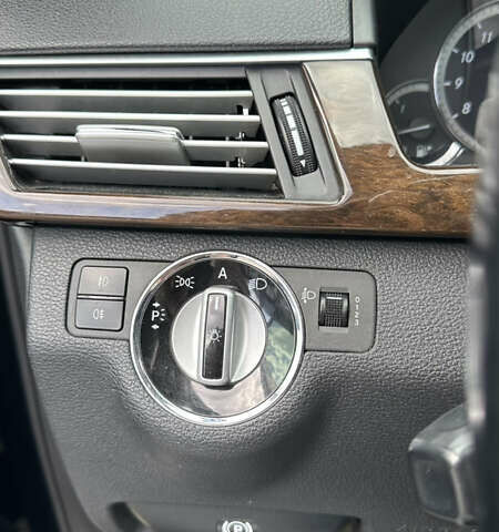 Черный Мерседес Е-Класс, объемом двигателя 2.2 л и пробегом 327 тыс. км за 10999 $, фото 25 на Automoto.ua