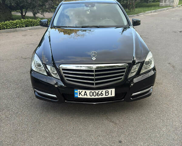 Чорний Мерседес Е-Клас, об'ємом двигуна 2.2 л та пробігом 235 тис. км за 16000 $, фото 1 на Automoto.ua