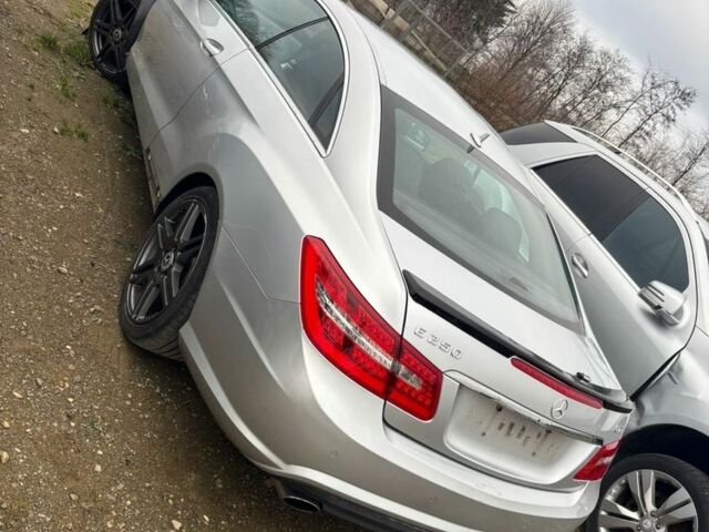 Черный Мерседес Е-Класс, объемом двигателя 2 л и пробегом 140 тыс. км за 581 $, фото 5 на Automoto.ua