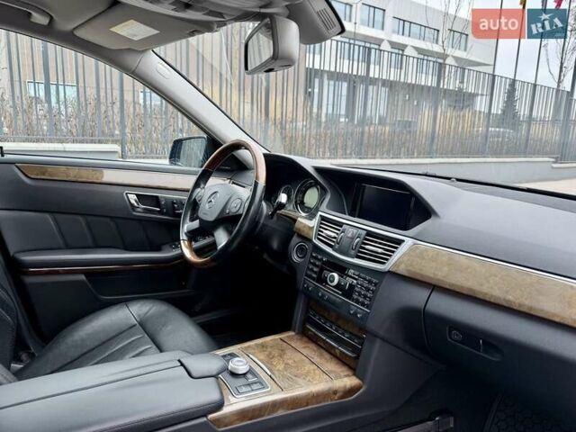 Черный Мерседес Е-Класс, объемом двигателя 5.5 л и пробегом 146 тыс. км за 16800 $, фото 17 на Automoto.ua