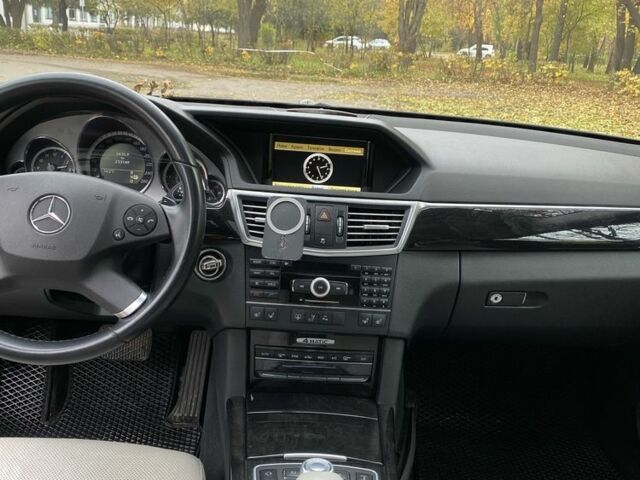 Мерседес Е-Клас 2010 у Луцьку на Automoto.ua Чорний Мерседес Е-Клас, об'ємом двигуна 3 л та пробігом 235 тис. км за 16500 $, фото 6 на Automoto.ua