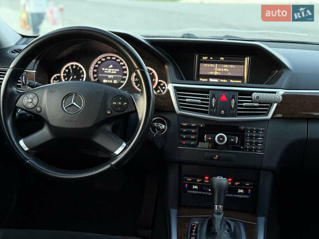 Мерседес Е-Клас 2010 у Ужгороді на Automoto.ua Чорний Мерседес Е-Клас, об'ємом двигуна 2.14 л та пробігом 340 тис. км за 10200 $, фото 8 на Automoto.ua