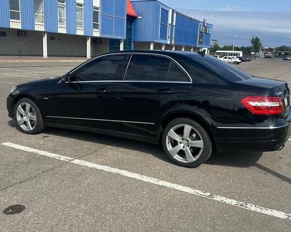 Черный Мерседес Е-Класс, объемом двигателя 1.8 л и пробегом 300 тыс. км за 10500 $, фото 6 на Automoto.ua